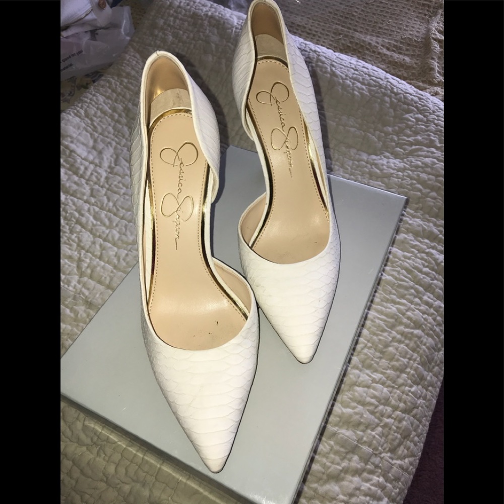 Jessica Simpson White Pumps
